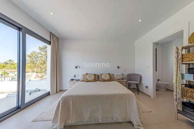 4 soveværelse Villa til salg i La Nucia med swimmingpool garage - € 1.175.000 (Ref: 10079649)