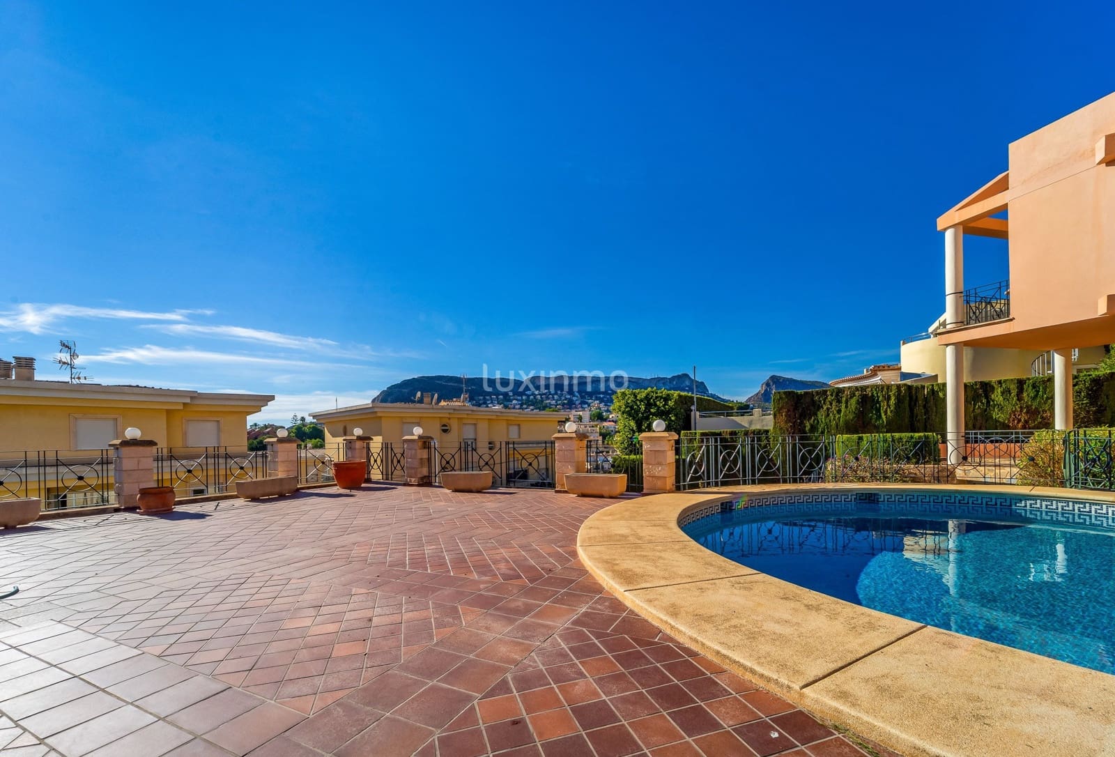 Chalet de 6 habitaciones en Calpe / Calp en venta con piscina garaje - 1.475.000 € (Ref: 10079652)