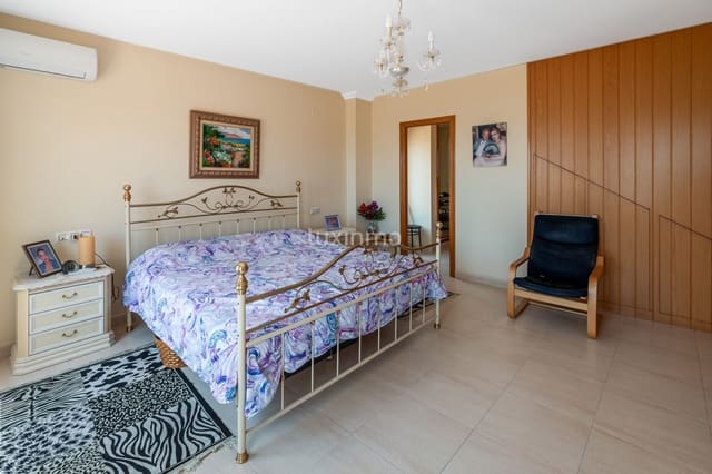 7 quarto Moradia para venda em Benidorm com piscina garagem - 1 635 000 € (Ref: 10079662)