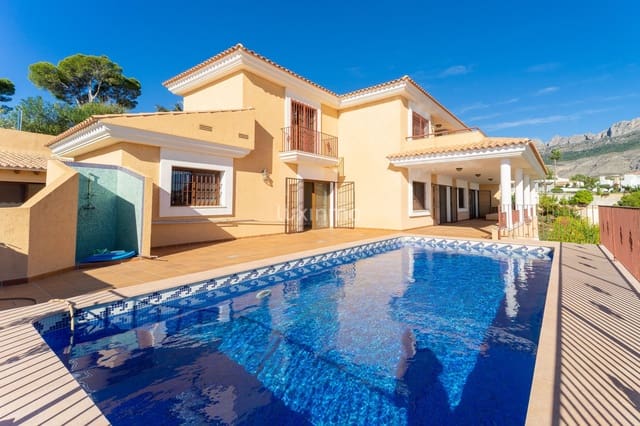 Chalet de 6 habitaciones en Altea en venta con piscina garaje - 1.800.000 € (Ref: 10079675)