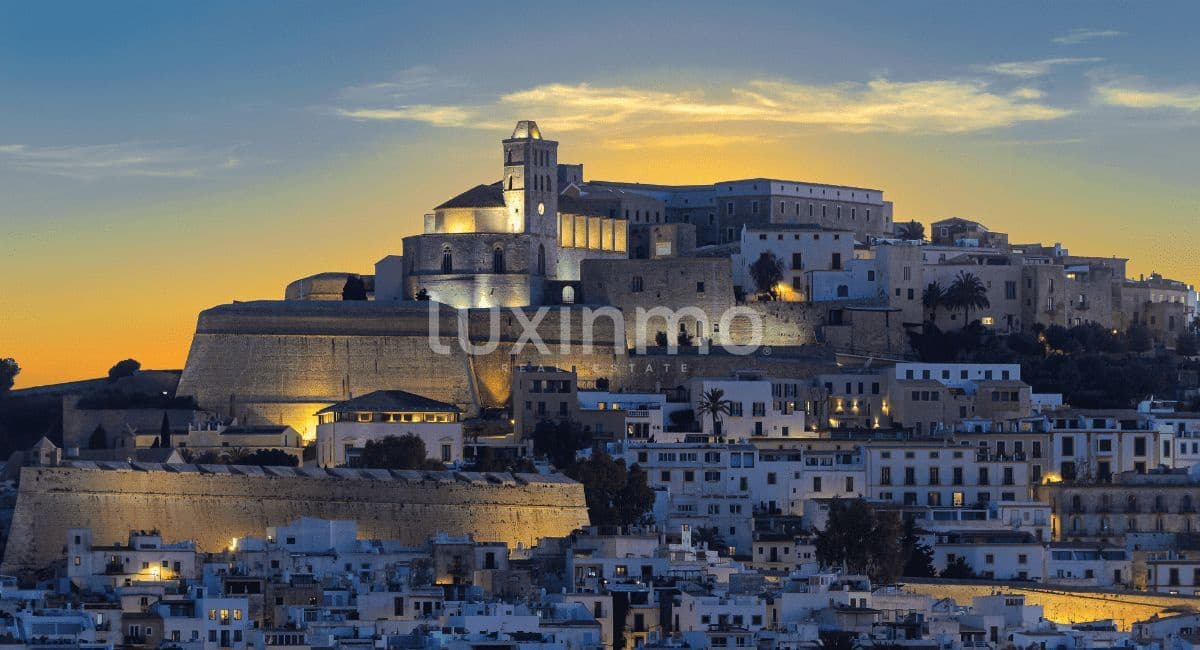 15 sypialnia Willa na sprzedaż w Santa Eulalia / Santa Eularia z garażem - 5 000 000 € (Ref: 10079688)