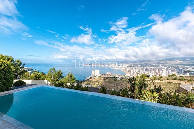 5 makuuhuone Huvila myytävänä paikassa Sierra Helada, Benidorm mukana uima-altaan 
autotalli - 4 000 000 € (Ref: 10079692)
