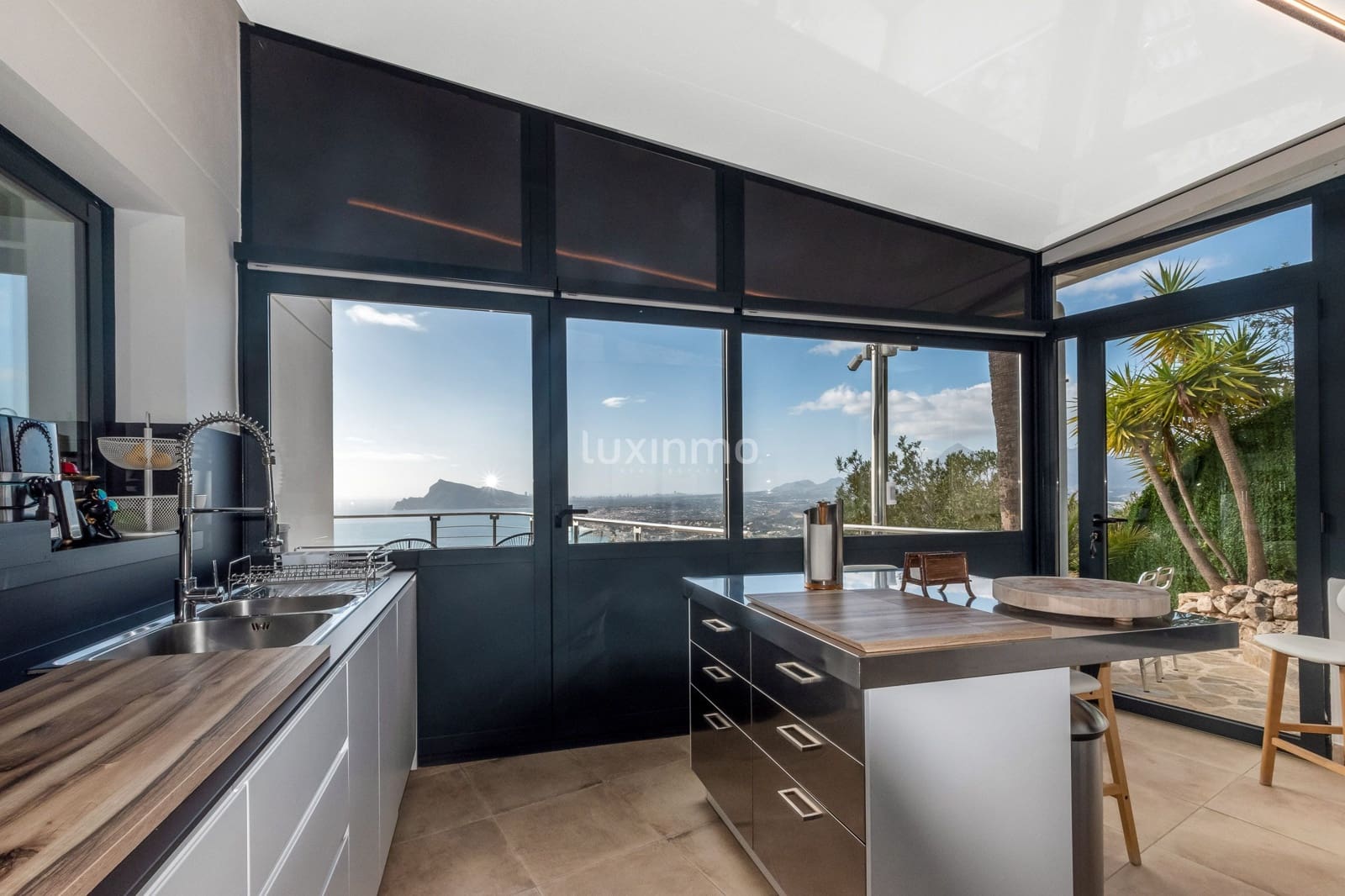 Chalet de 7 habitaciones en Altea en venta con piscina garaje - 2.850.000 € (Ref: 10079700)