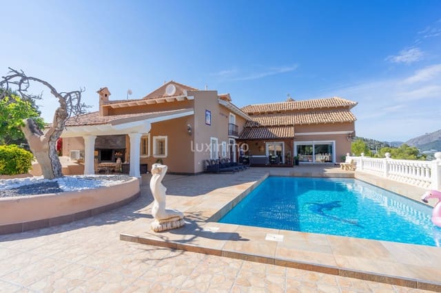 Chalet de 8 habitaciones en La Nucia Pueblo  , La Nucia en venta con piscina garaje - 2.500.000 € (Ref: 10079708)