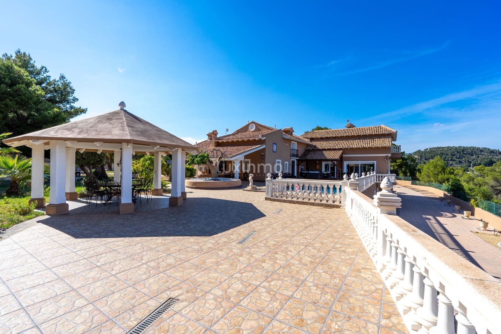 Chalet de 8 habitaciones en La Nucia en venta con piscina garaje - 2.500.000 € (Ref: 10079708)