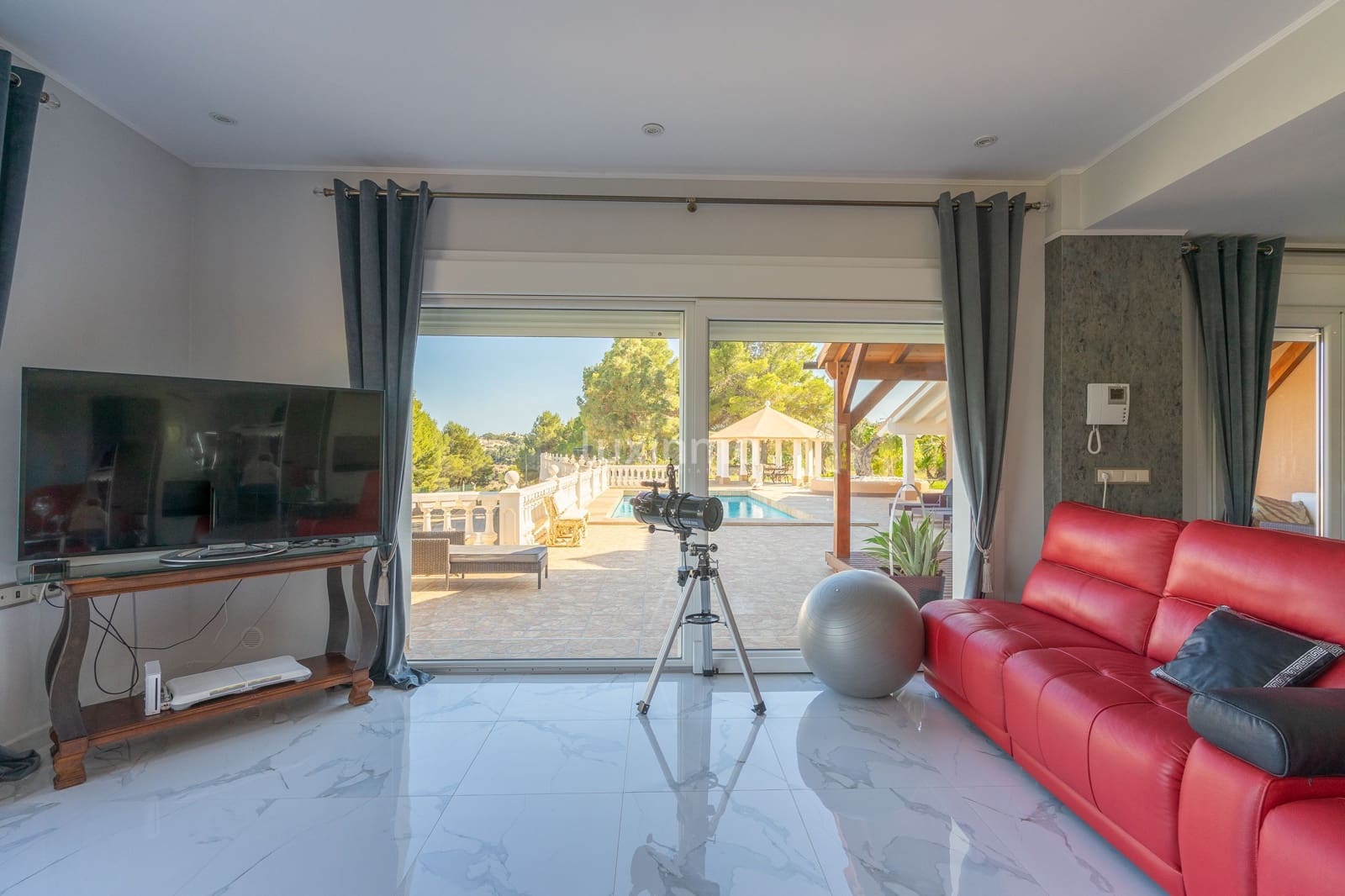 Chalet de 8 habitaciones en La Nucia en venta con piscina garaje - 2.500.000 € (Ref: 10079708)