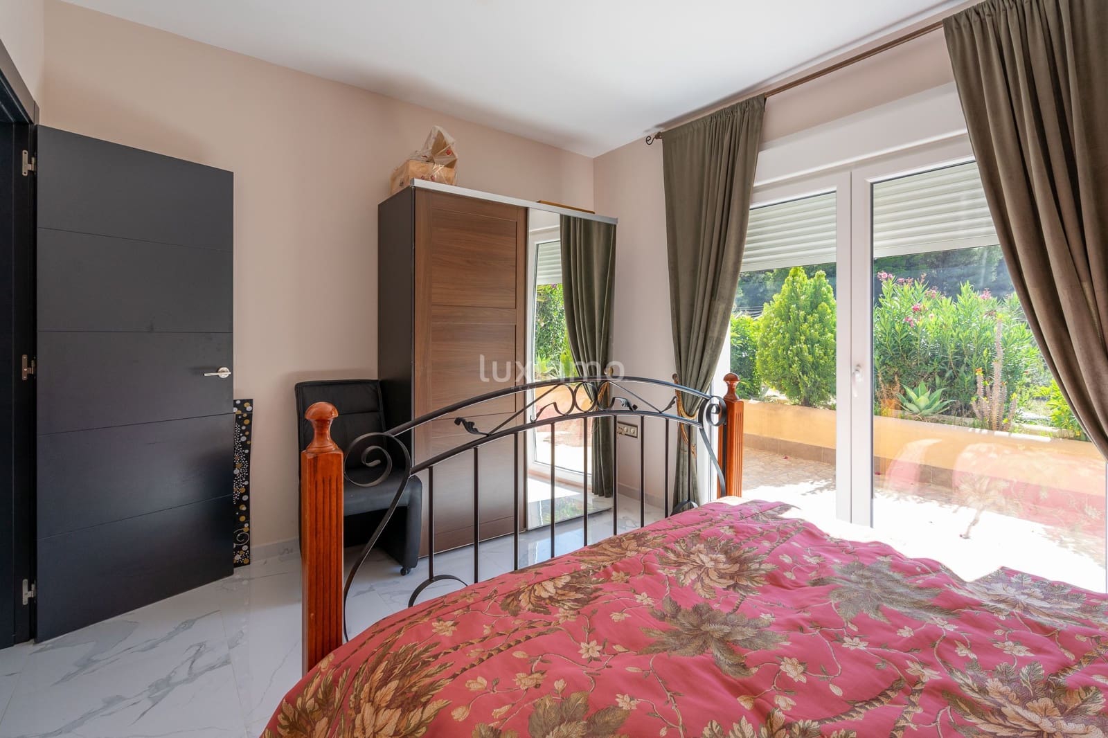 Chalet de 8 habitaciones en La Nucia en venta con piscina garaje - 2.500.000 € (Ref: 10079708)