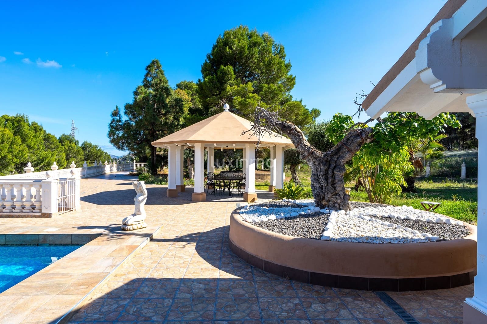 Chalet de 8 habitaciones en La Nucia en venta con piscina garaje - 2.500.000 € (Ref: 10079708)