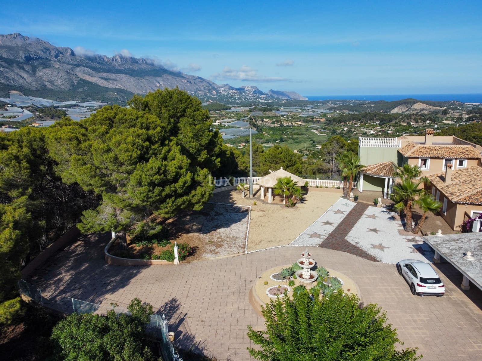 Chalet de 8 habitaciones en La Nucia en venta con piscina garaje - 2.500.000 € (Ref: 10079708)