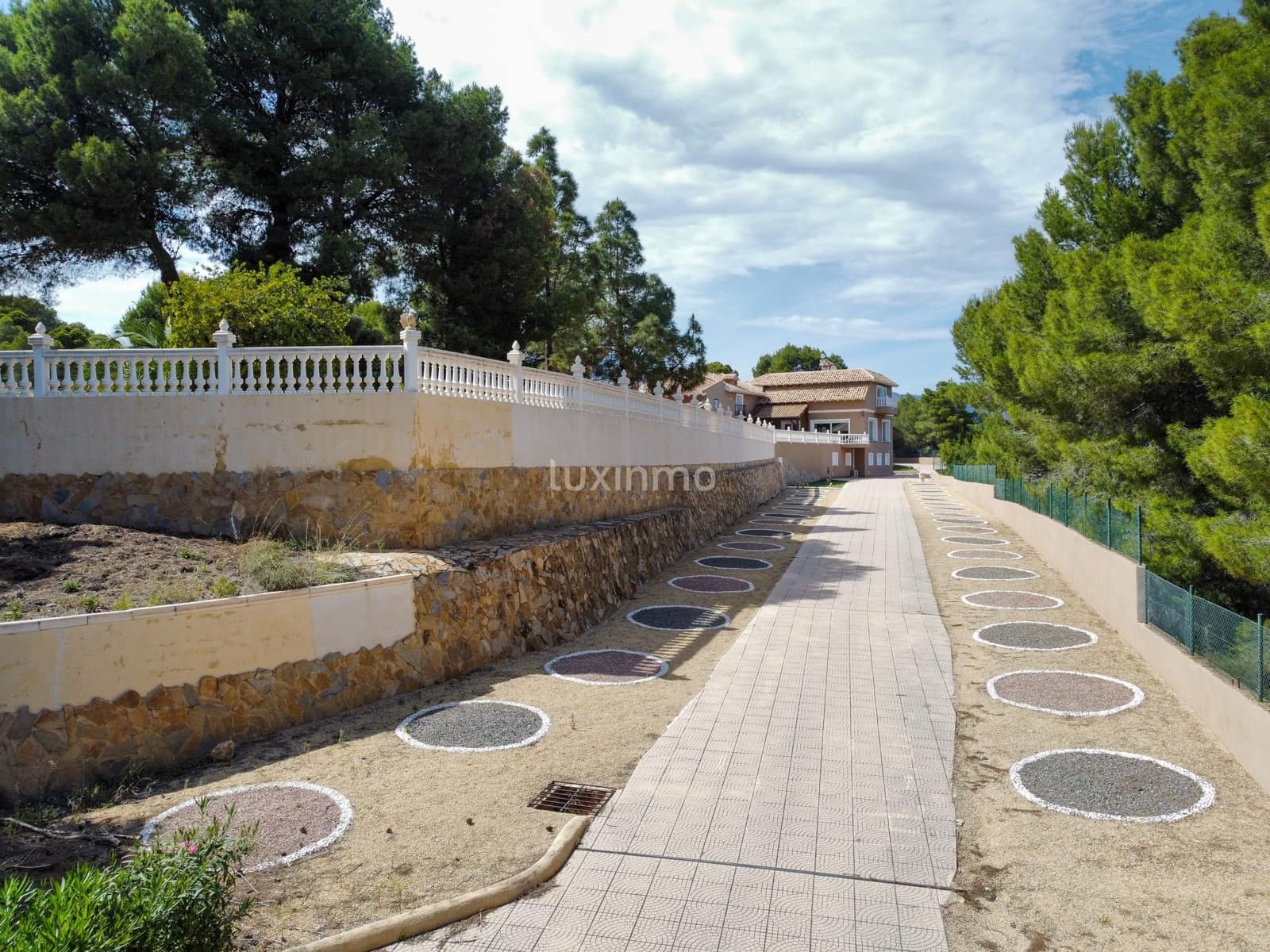 Chalet de 8 habitaciones en La Nucia en venta con piscina garaje - 2.500.000 € (Ref: 10079708)