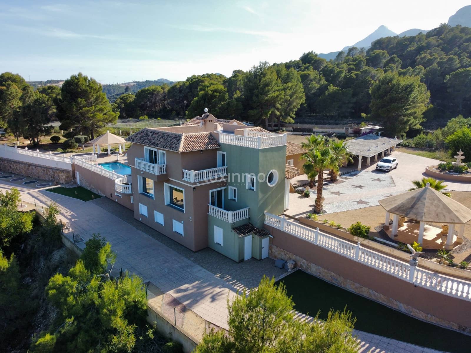 Chalet de 8 habitaciones en La Nucia en venta con piscina garaje - 2.500.000 € (Ref: 10079708)