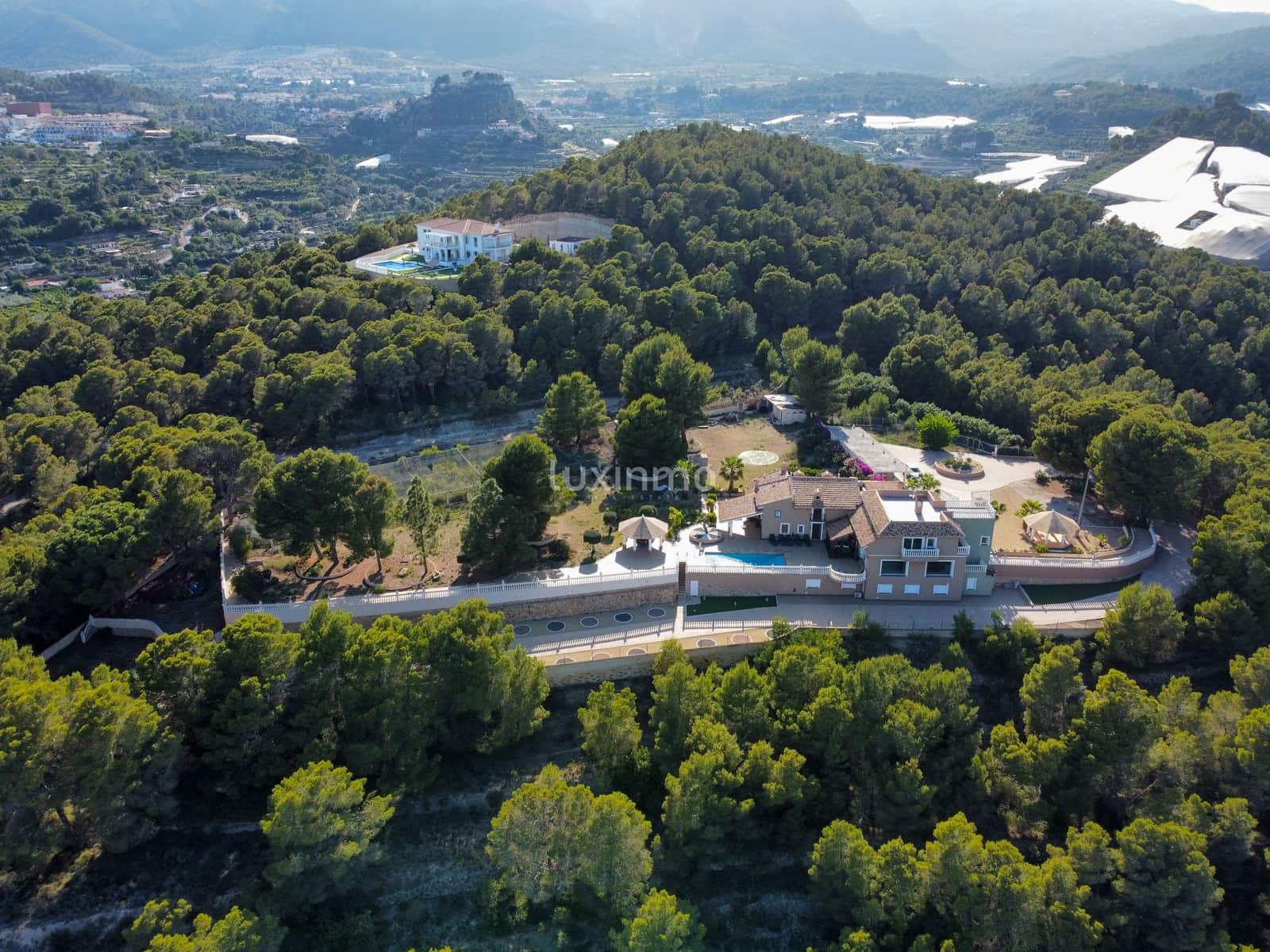 Chalet de 8 habitaciones en La Nucia en venta con piscina garaje - 2.500.000 € (Ref: 10079708)