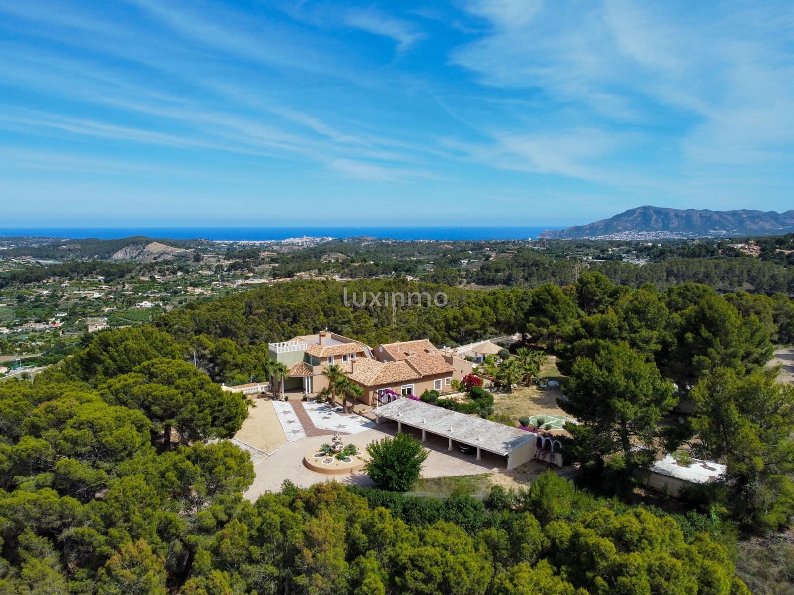 Chalet de 8 habitaciones en La Nucia en venta con piscina garaje - 2.500.000 € (Ref: 10079708)