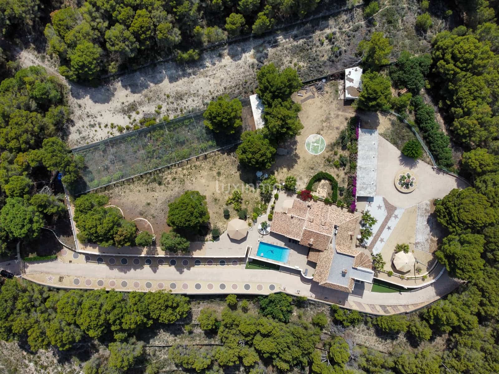 Chalet de 8 habitaciones en La Nucia en venta con piscina garaje - 2.500.000 € (Ref: 10079708)