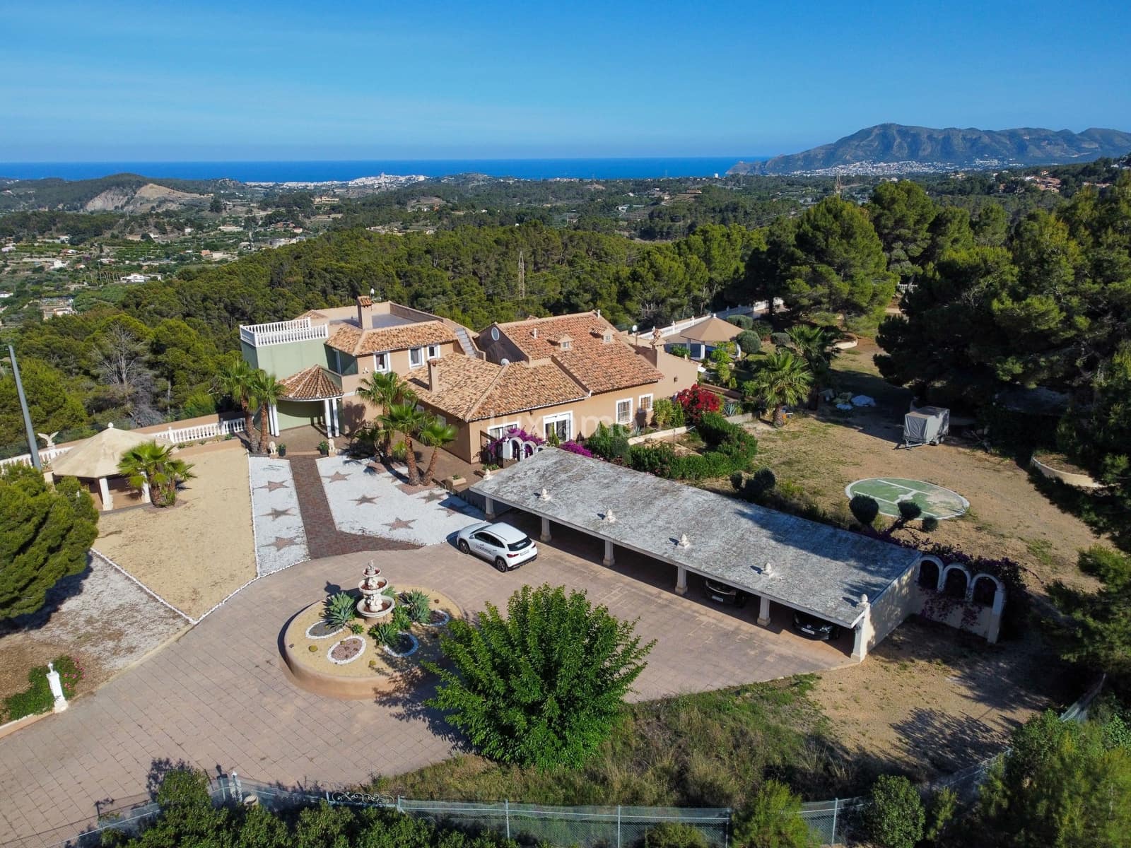Chalet de 8 habitaciones en La Nucia en venta con piscina garaje - 2.500.000 € (Ref: 10079708)