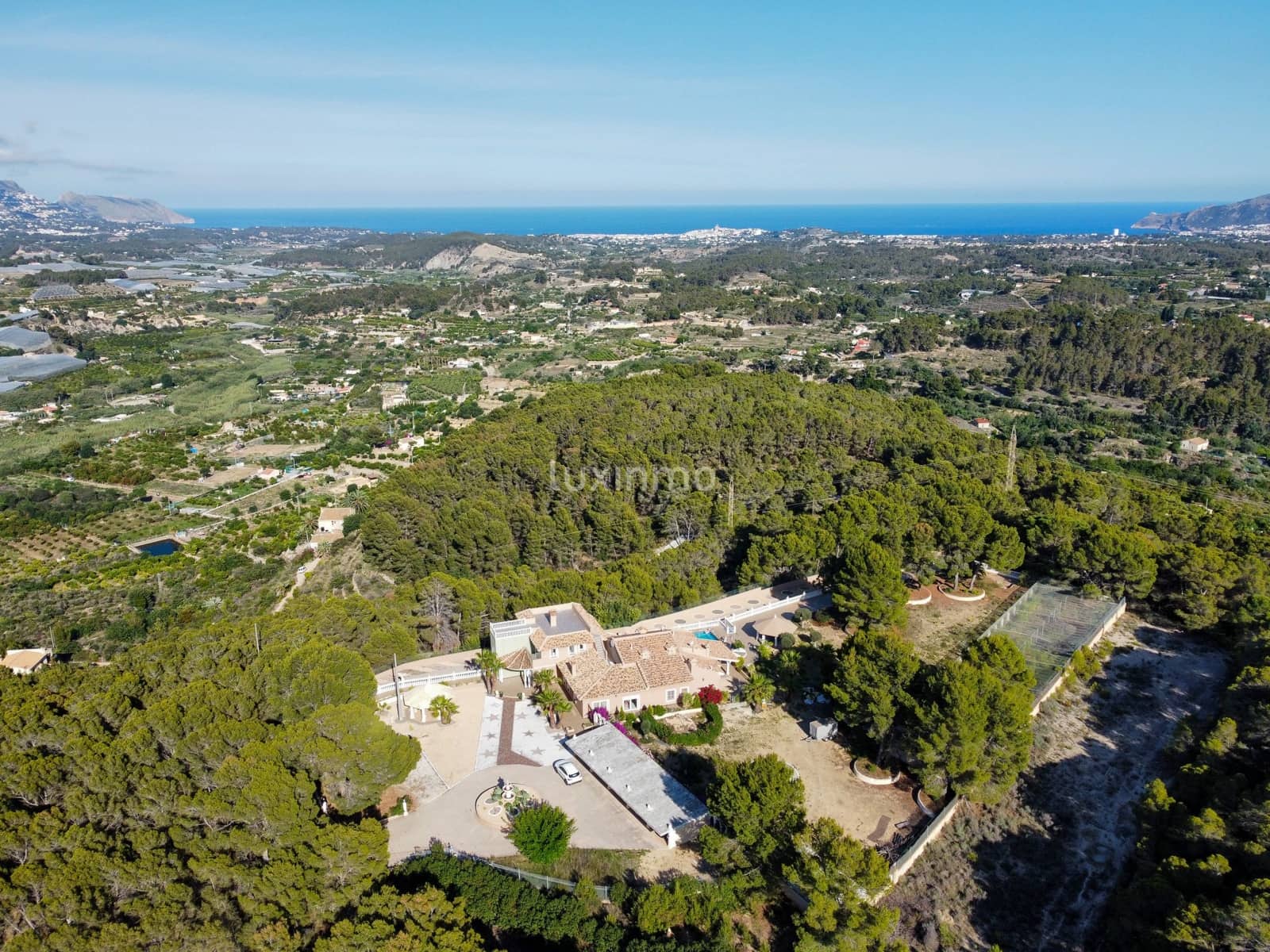 Chalet de 8 habitaciones en La Nucia en venta con piscina garaje - 2.500.000 € (Ref: 10079708)