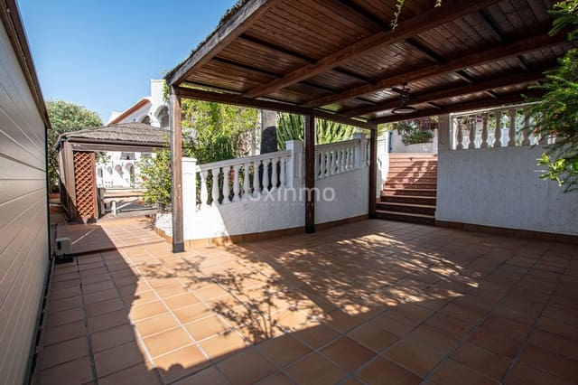5 makuuhuone Huvila myytävänä paikassa Teulada Pueblo, Teulada-Moraira mukana uima-altaan 
autotalli - 1 300 000 € (Ref: 10079717)