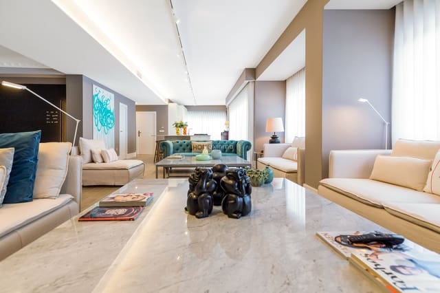 4 bedroom Apartment for sale in Alicante / Alacant city with garage - € 1,185,000 (Ref: 10079723)