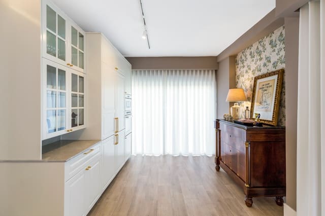4 bedroom Apartment for sale in Alicante / Alacant city with garage - € 1,185,000 (Ref: 10079723)