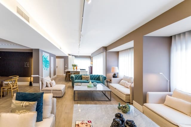 4 bedroom Apartment for sale in Alicante / Alacant city with garage - € 1,185,000 (Ref: 10079723)