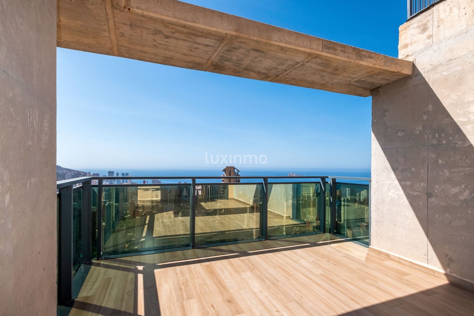 3 Zimmer Penthouse zu vermieten in Benidorm mit Pool Garage - 2.800 € (Ref: 10079731)