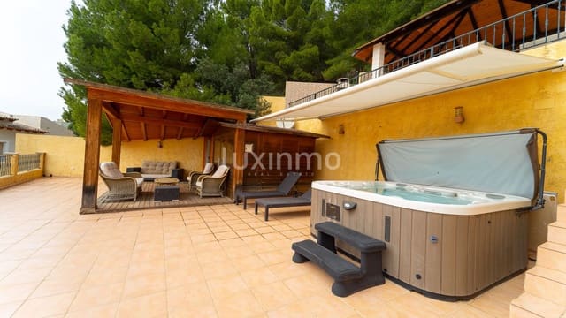 Chalet de 3 habitaciones en Altea en venta con piscina garaje - 880.000 € (Ref: 10079734)