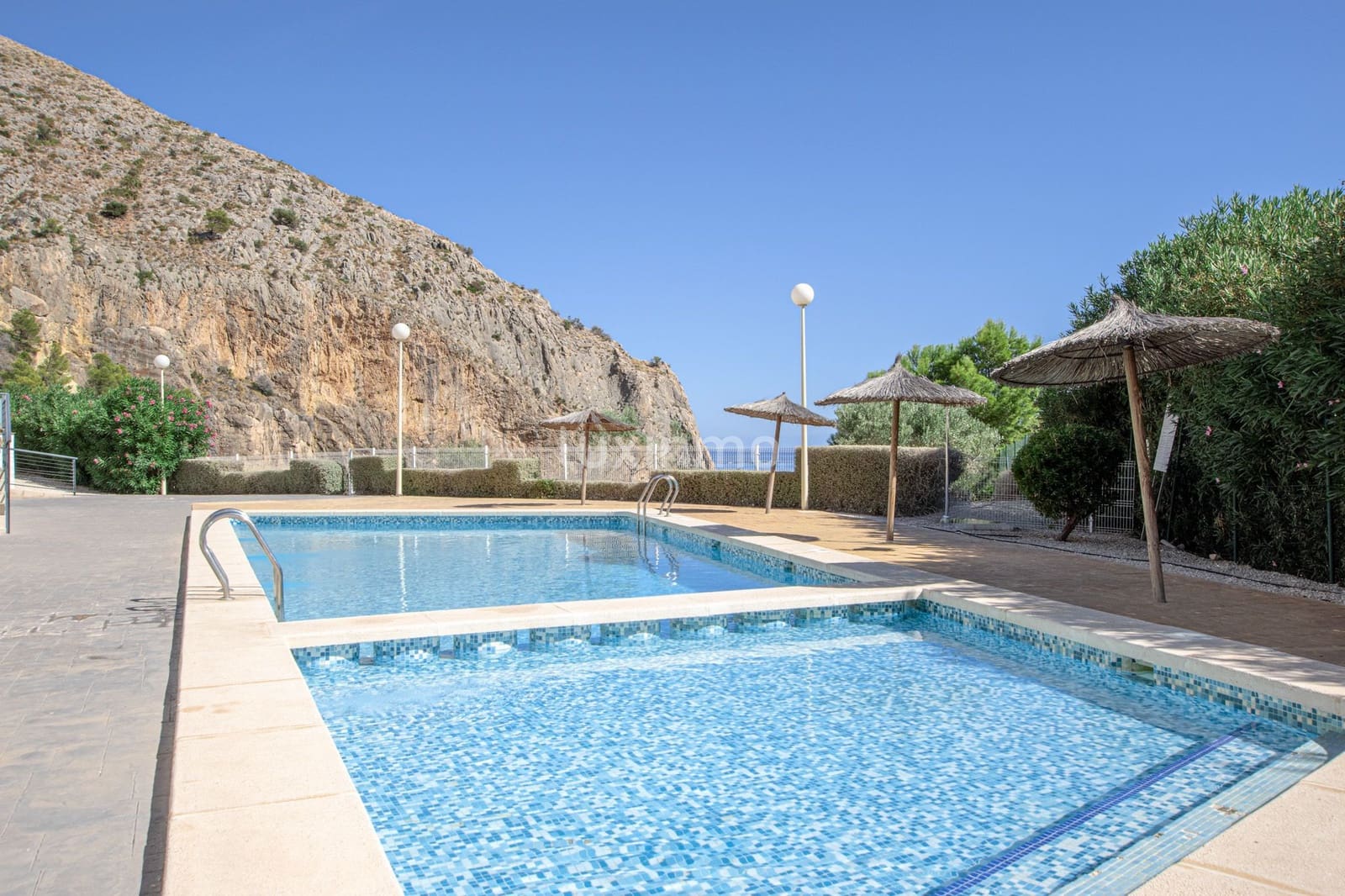 Villa/Maison Mitoyenne de 3 chambres à louer à Altea avec piscine garage - 1 800 € (Ref: 10079735)