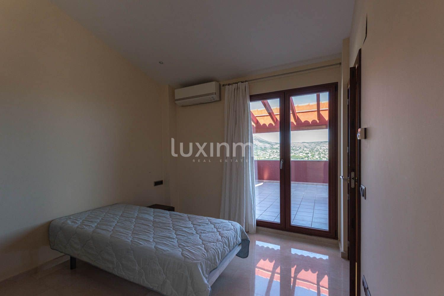 4 sypialnia Willa do wynajęcia w Javea / Xabia z basenem garażem - 4 000 € (Ref: 10079736)