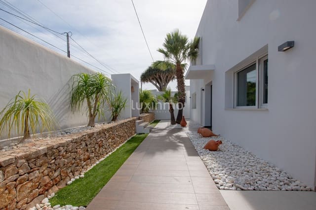 4 bedroom Villa for rent in El Montgó, Dénia with pool garage - € 5,500 (Ref: 10079752)