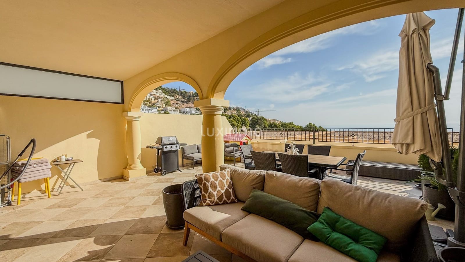 3 camera da letto Villetta a Schiera da affittare in Altea con piscina garage - 2.800 € (Rif: 10079753)