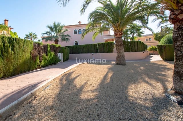 Villa/Maison de 3 chambres à louer à Calpe / Calp avec piscine garage - 2 100 € (Ref: 10079755)