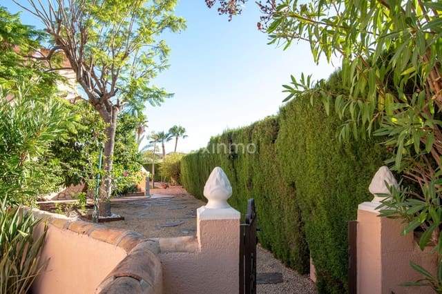 Villa/Maison de 3 chambres à louer à Calpe / Calp avec piscine garage - 2 100 € (Ref: 10079755)