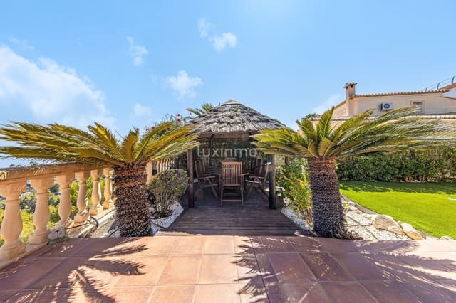 4 soverom Villa til salgs i Teulada Pueblo, Teulada-Moraira med svømmebasseng garasje - € 1 550 000 (Ref: 10079756)