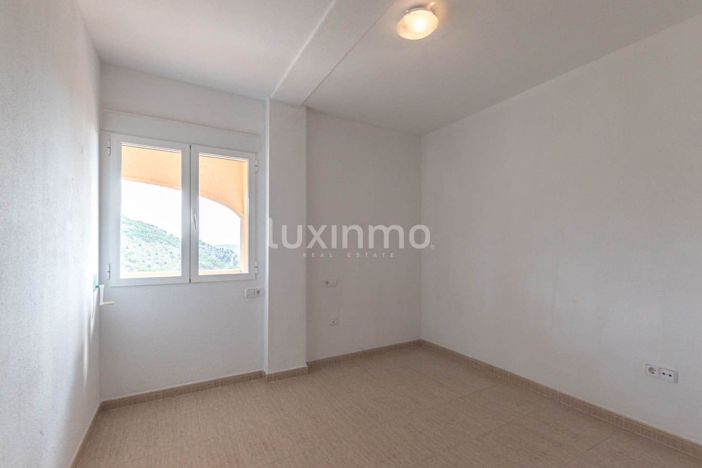 4 sypialnia Dom szeregowy do wynajęcia w Calpe / Calp z basenem garażem - 1 500 € (Ref: 10079761)