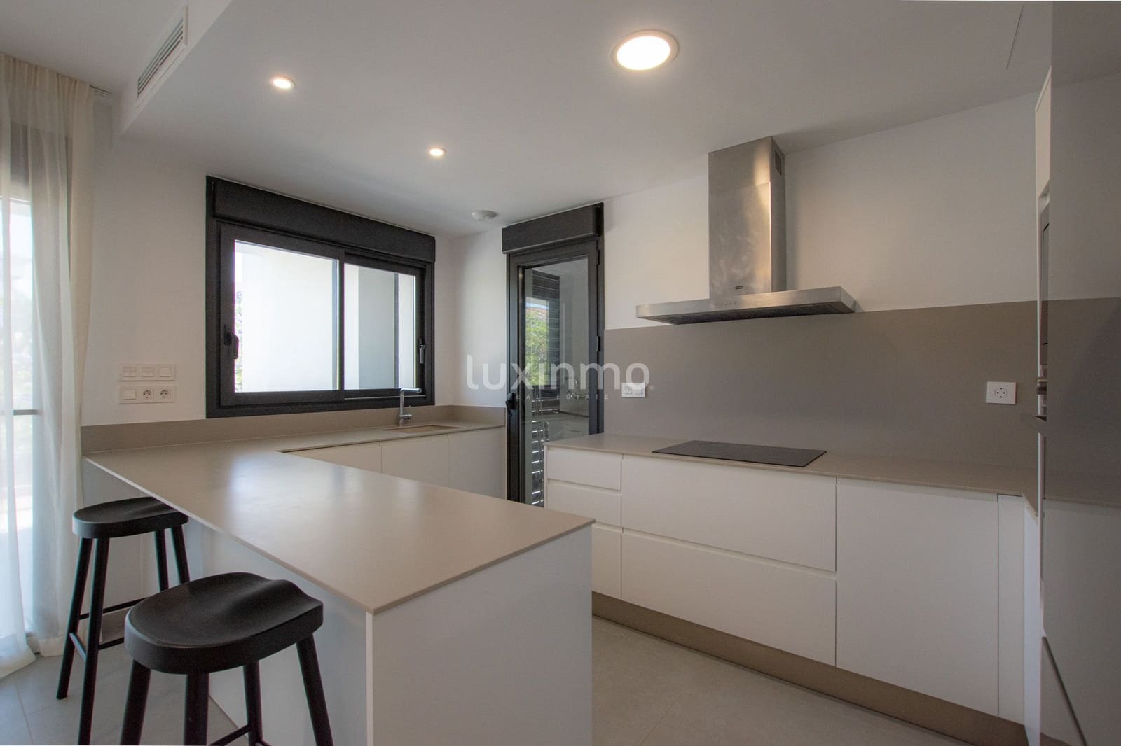 Apartamento de 2 habitaciones en Arenal en alquiler con piscina garaje - 1.900 € (Ref: 10079763)