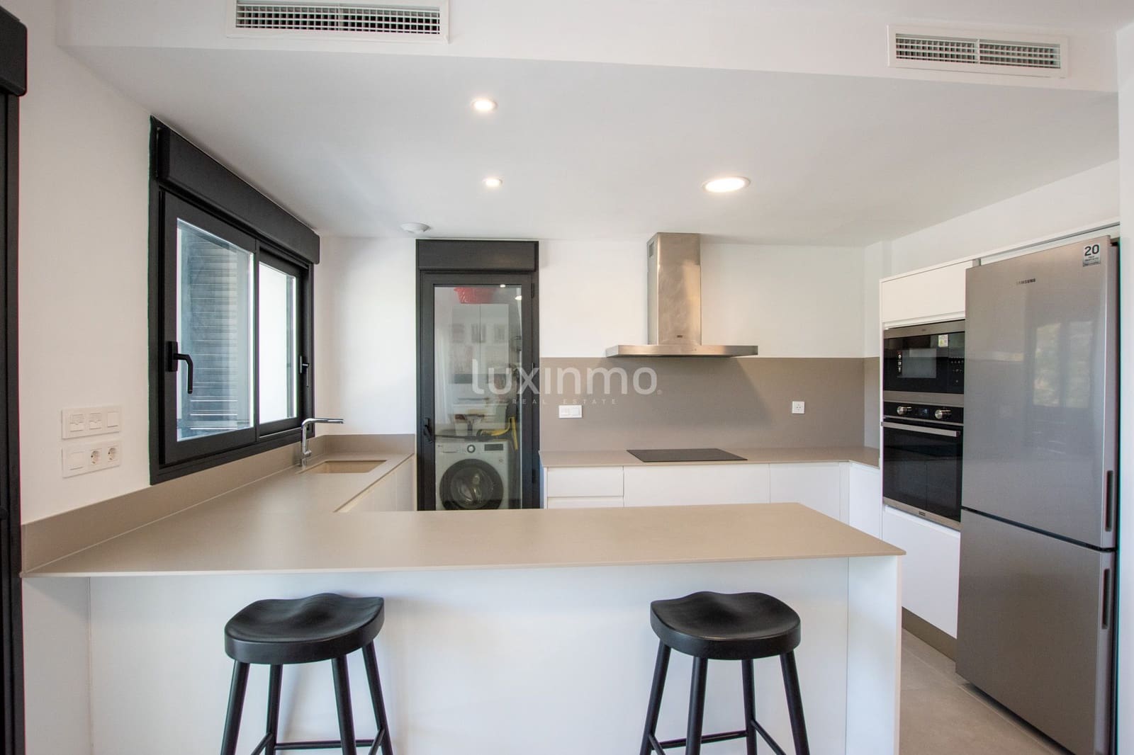 Apartamento de 2 habitaciones en Arenal en alquiler con piscina garaje - 1.900 € (Ref: 10079763)