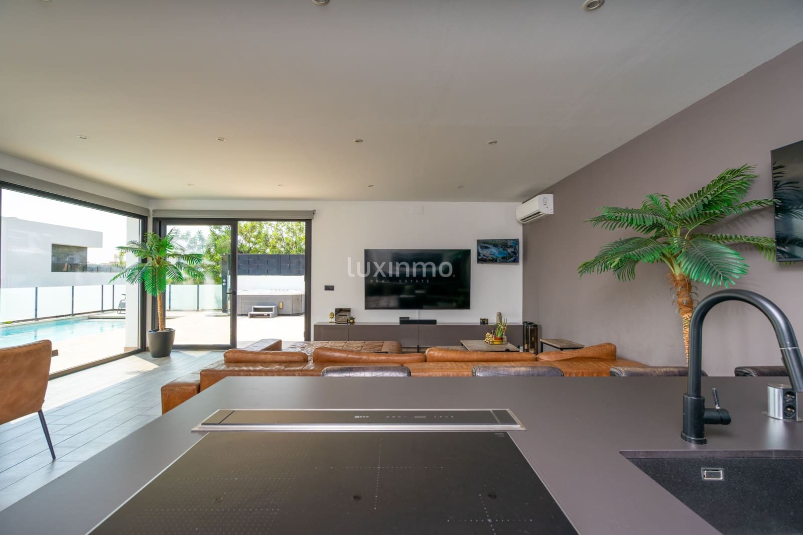 4 Zimmer Villa zu verkaufen in Calpe / Calp mit Pool Garage - 1.180.000 € (Ref: 10085085)