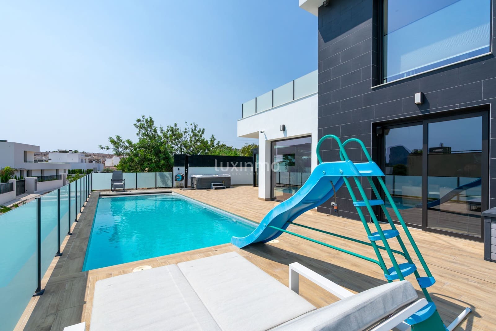 4 Zimmer Villa zu verkaufen in Calpe / Calp mit Pool Garage - 1.180.000 € (Ref: 10085085)