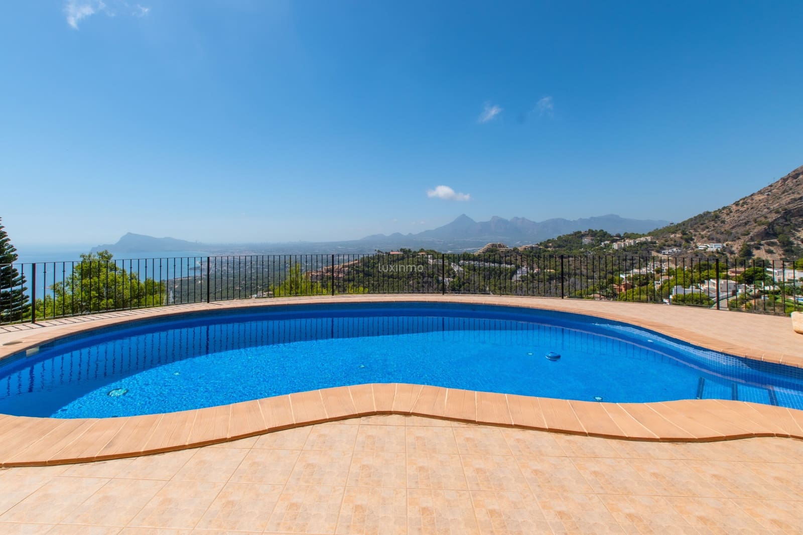 5 Zimmer Villa zu verkaufen in Altea mit Pool Garage - 1.075.000 € (Ref: 10091600)
