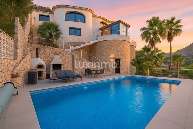 5 Zimmer Villa zu verkaufen in Maryvilla, Calpe / Calp mit Pool Garage - 945.000 € (Ref: 10097290)