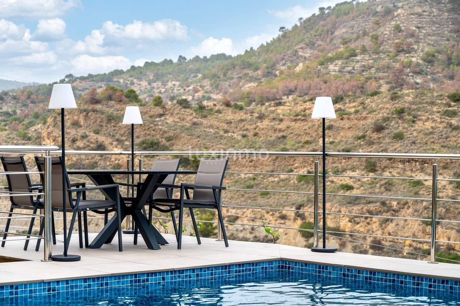 5 quarto Moradia para venda em Calpe / Calp com piscina garagem - 945 000 € (Ref: 10097290)