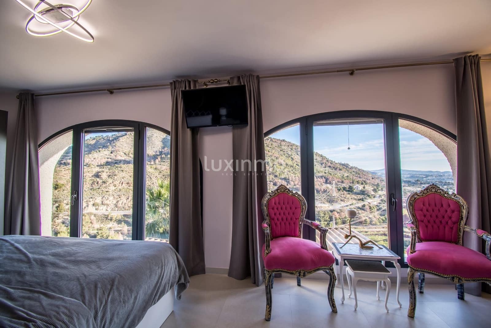 5 quarto Moradia para venda em Calpe / Calp com piscina garagem - 945 000 € (Ref: 10097290)