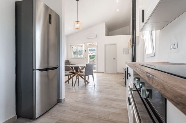 3 makuuhuone Huvila vuokrattavana paikassa Callosa d'En Sarrià mukana uima-altaan 
autotalli - 2 700 € (Ref: 10098873)