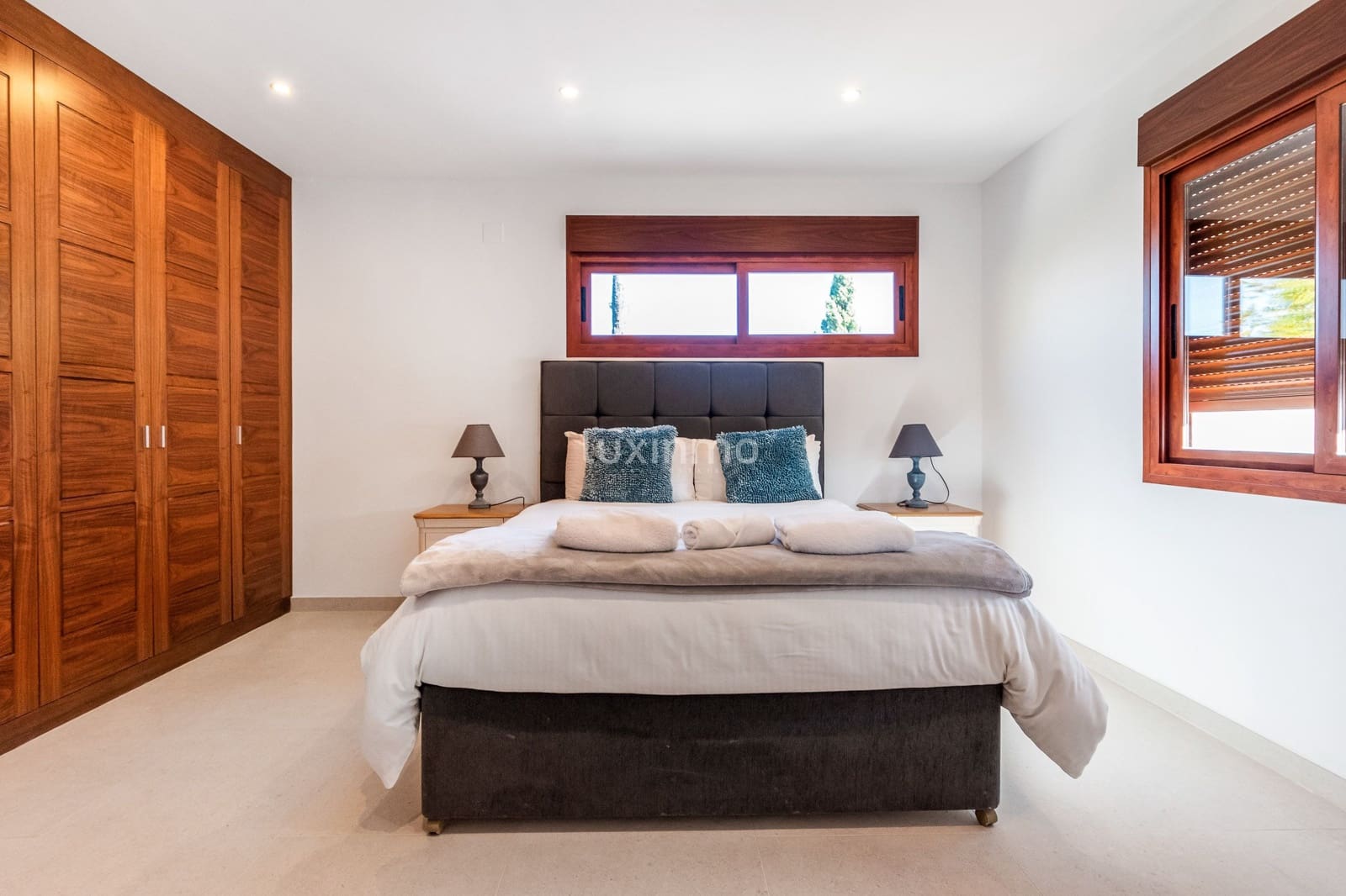 6 quarto Moradia para arrendar em Albir com piscina garagem - 5 500 € (Ref: 10099037)