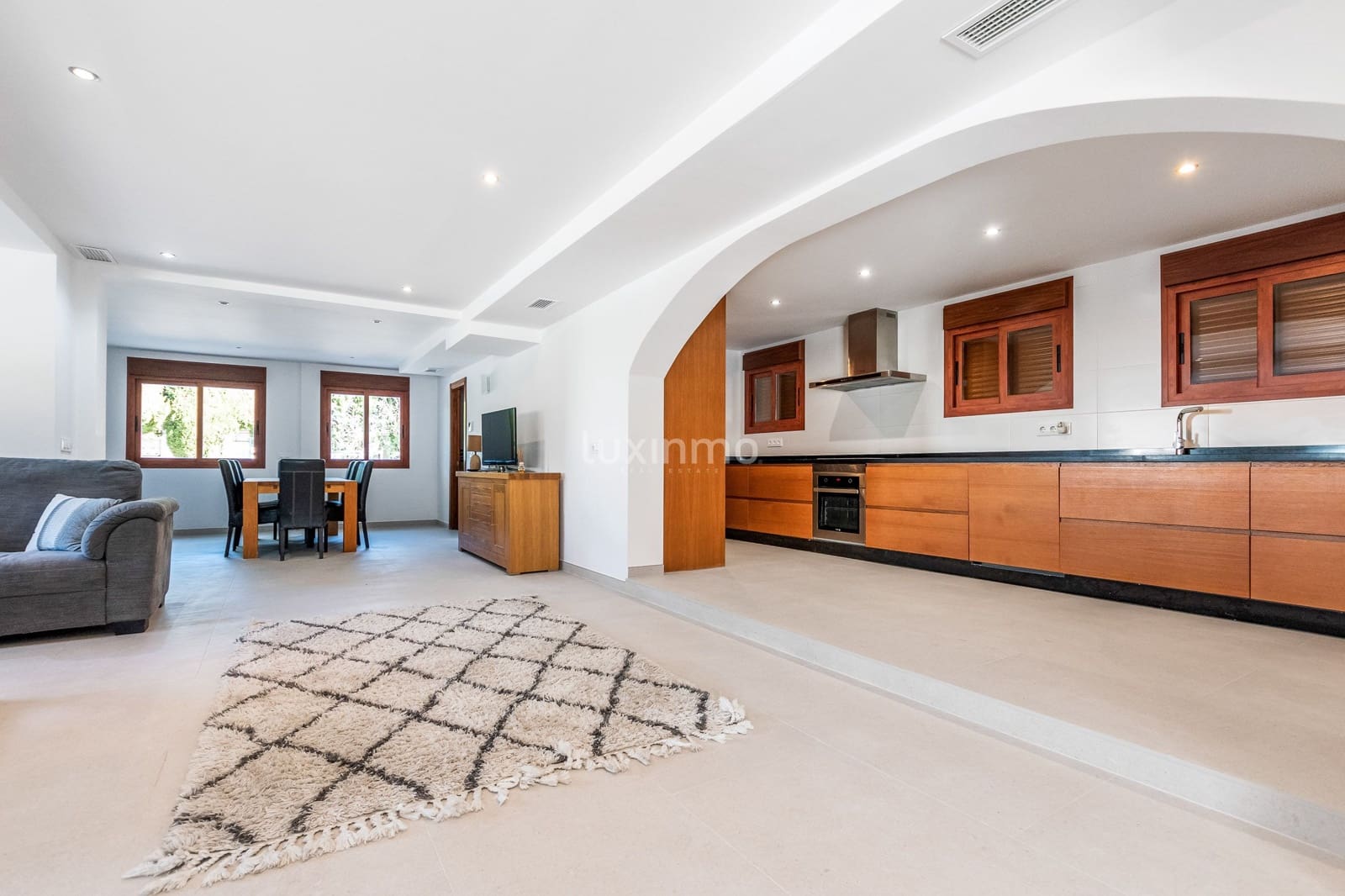 6 quarto Moradia para arrendar em Albir com piscina garagem - 5 500 € (Ref: 10099037)