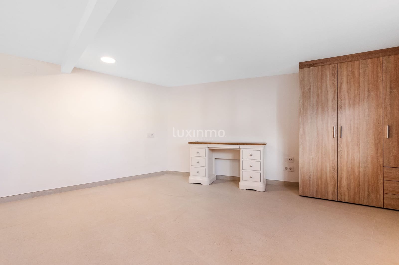 6 quarto Moradia para arrendar em Albir com piscina garagem - 5 500 € (Ref: 10099037)