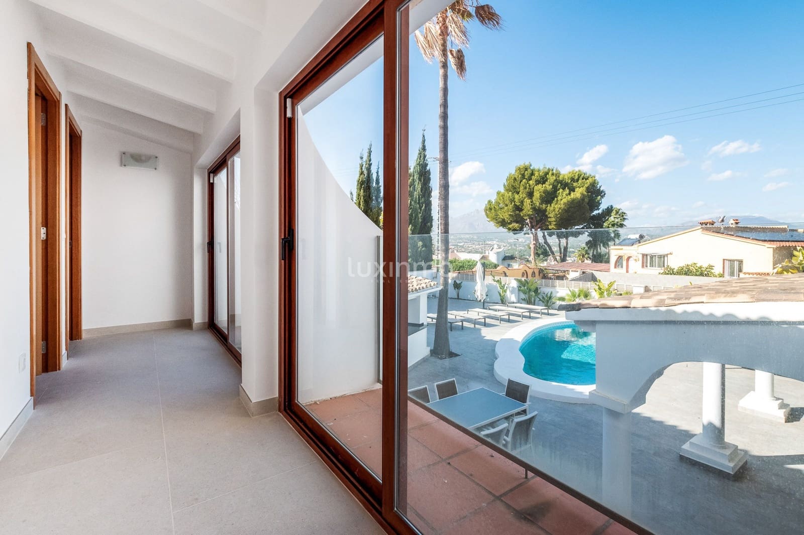 6 quarto Moradia para arrendar em Albir com piscina garagem - 5 500 € (Ref: 10099037)