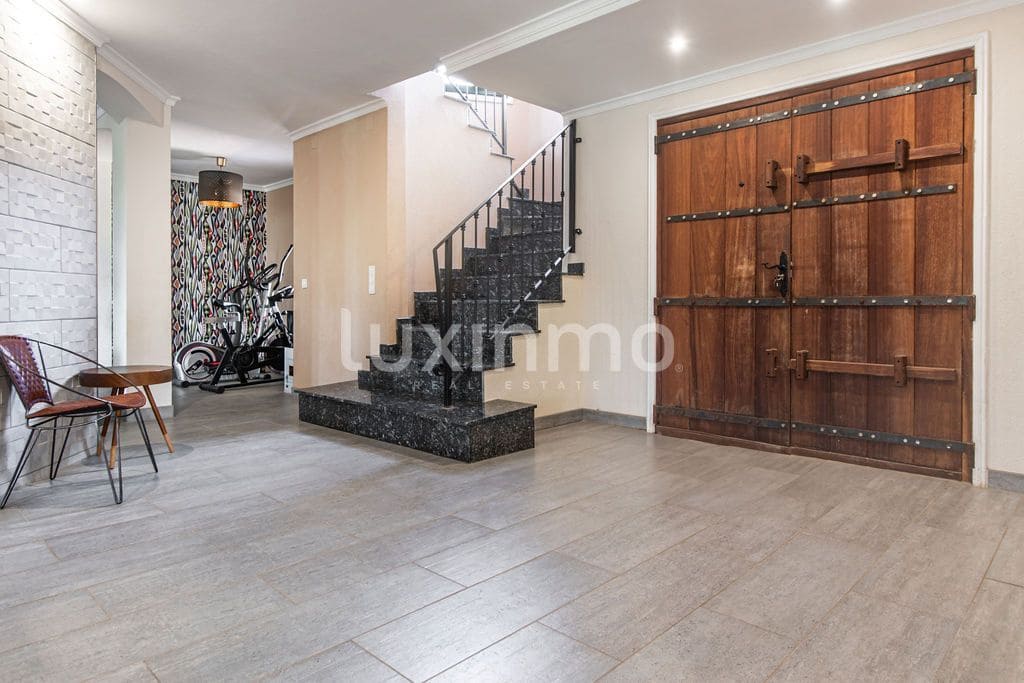 6 bedroom Villa for sale in Pedreguer with garage - € 795,000 (Ref: 10104349)