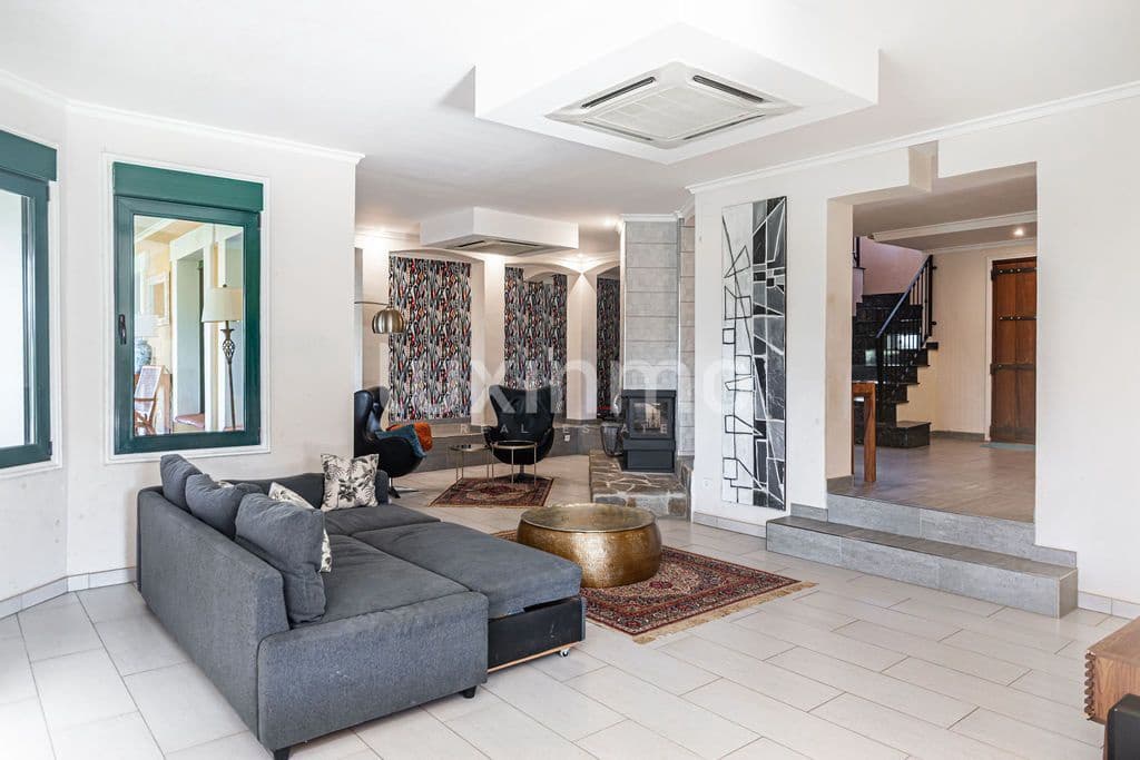 6 bedroom Villa for sale in Pedreguer with garage - € 795,000 (Ref: 10104349)