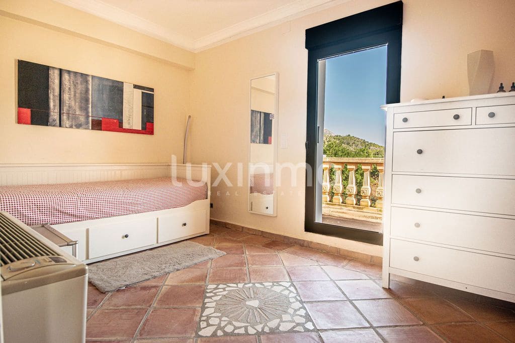 6 bedroom Villa for sale in Pedreguer with garage - € 795,000 (Ref: 10104349)
